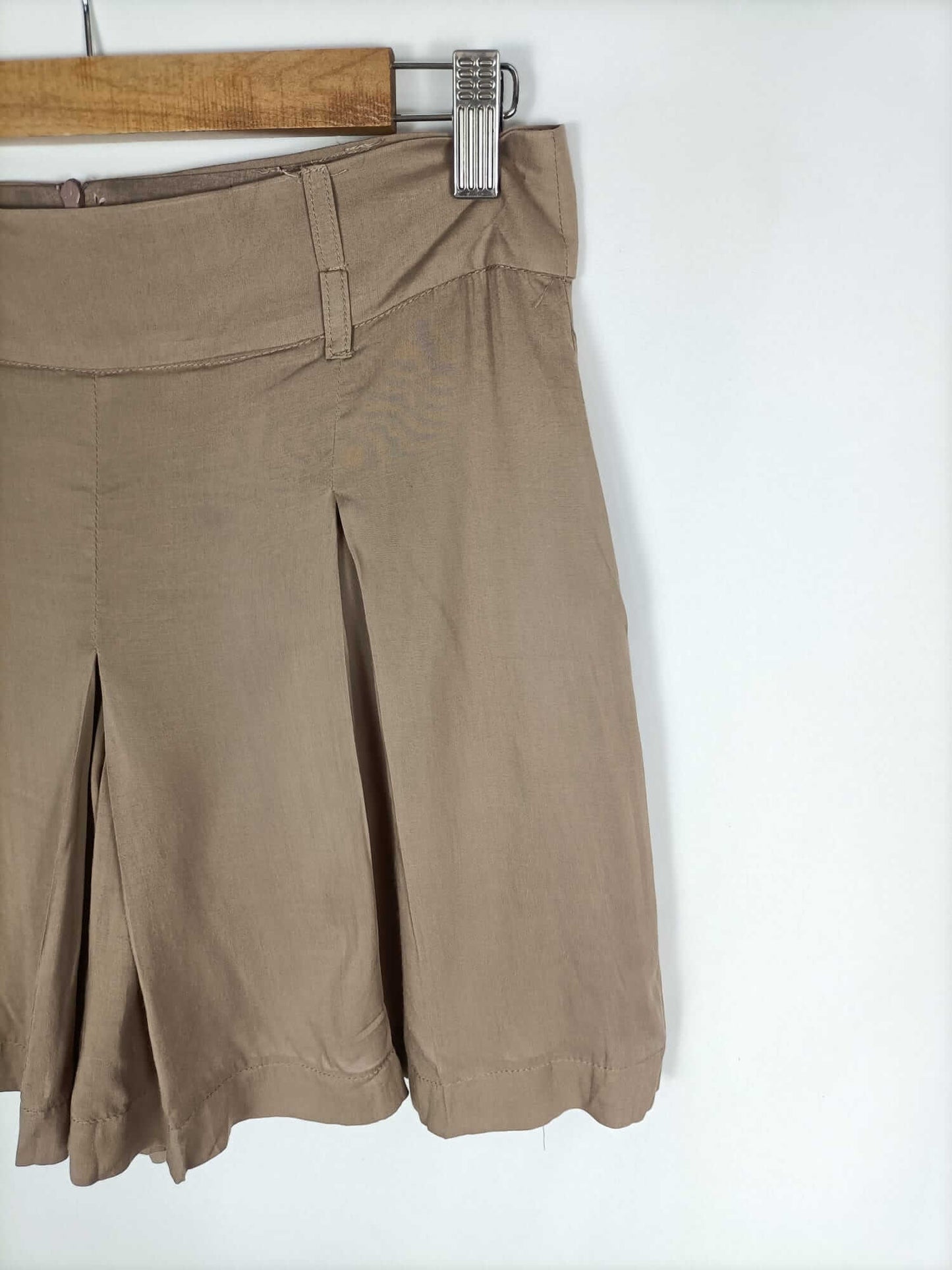 PULL&BEAR. Shorts fluido beige T.m