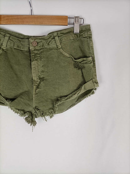 ZARA. Shorts verdes denim T.38