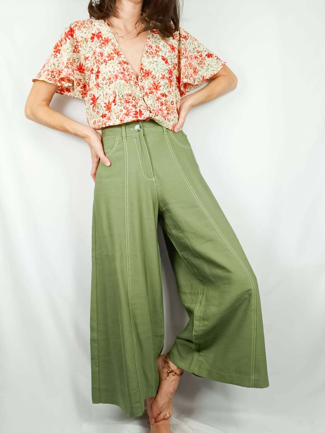 MANGO. Blusa beige flores T.m