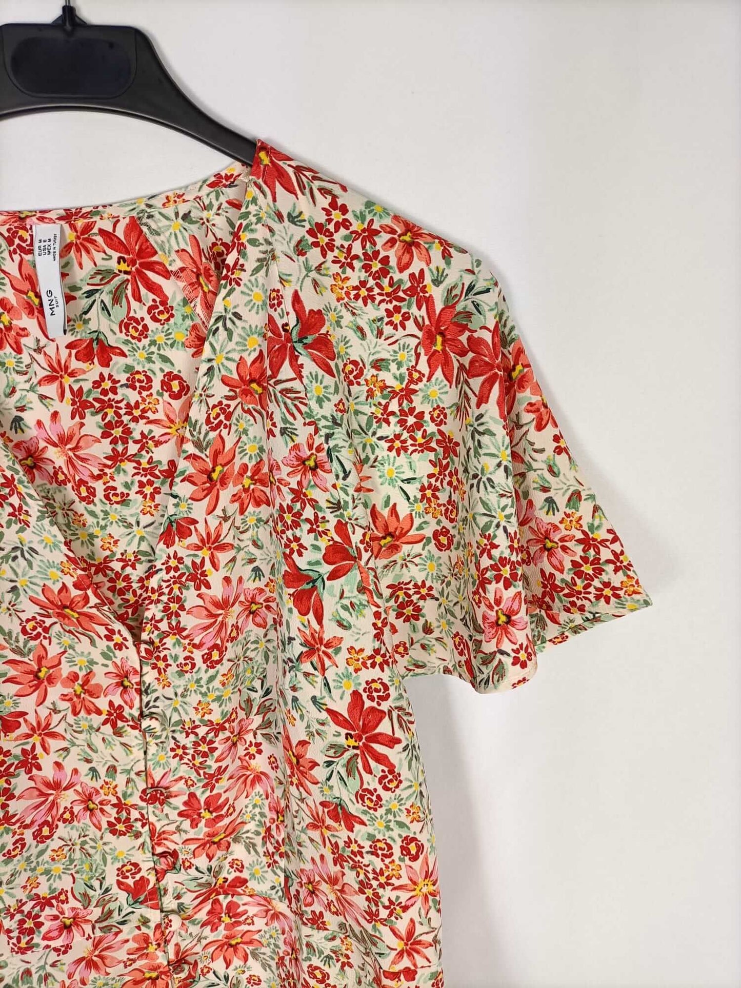 MANGO. Blusa beige flores T.m