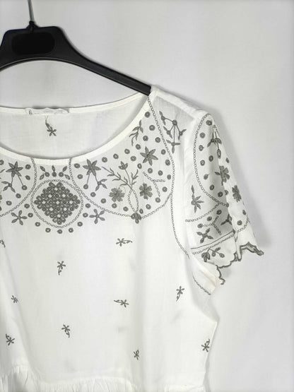 MANGO. Blusa blanca bordada T.m