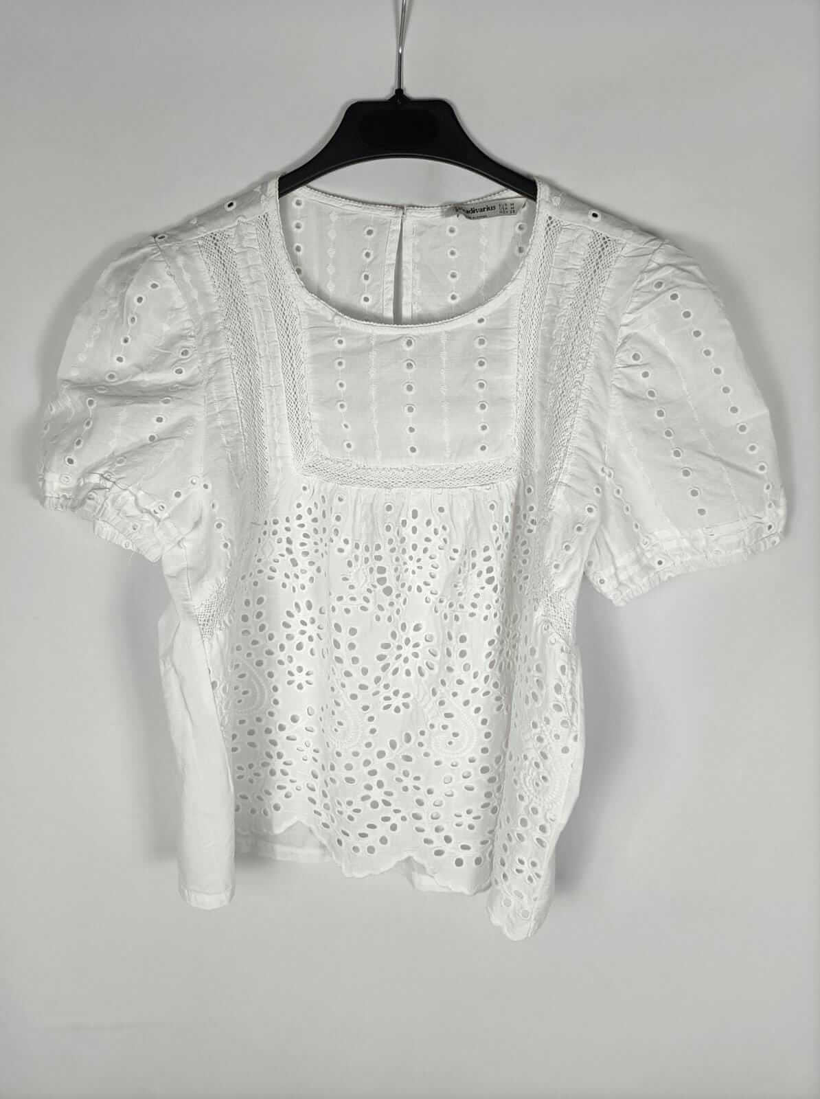 STRADIAVARIUS. Tm die-cut white blouse