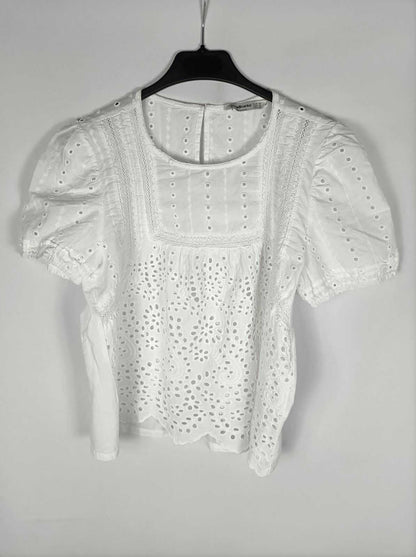 STRADIAVARIUS. Tm die-cut white blouse