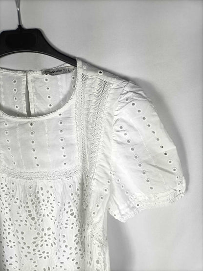 STRADIAVARIUS. Tm die-cut white blouse