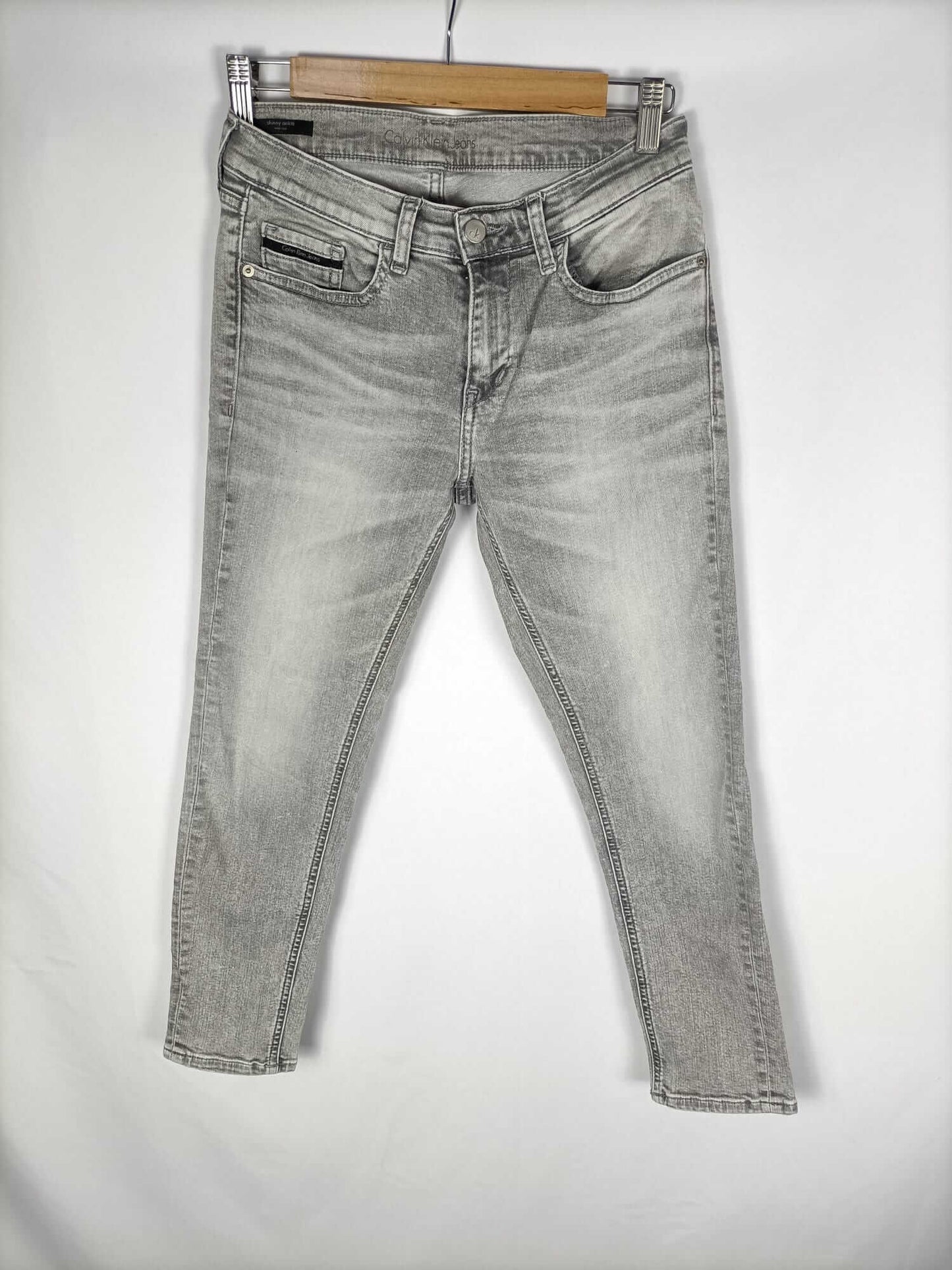 CALVIN KLEIN. Denim grises T.27 (36)