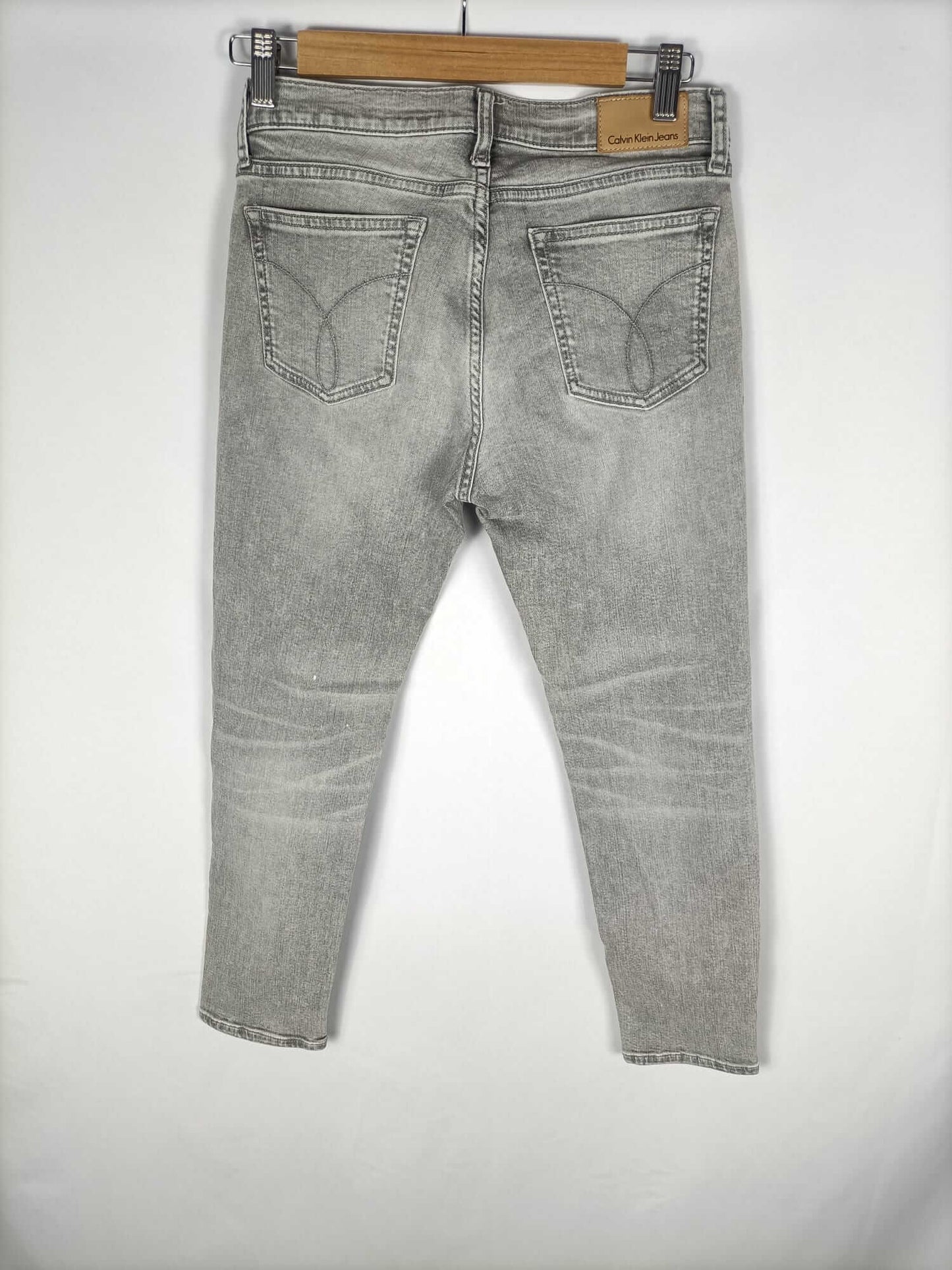 CALVIN KLEIN. Denim grises T.27 (36)