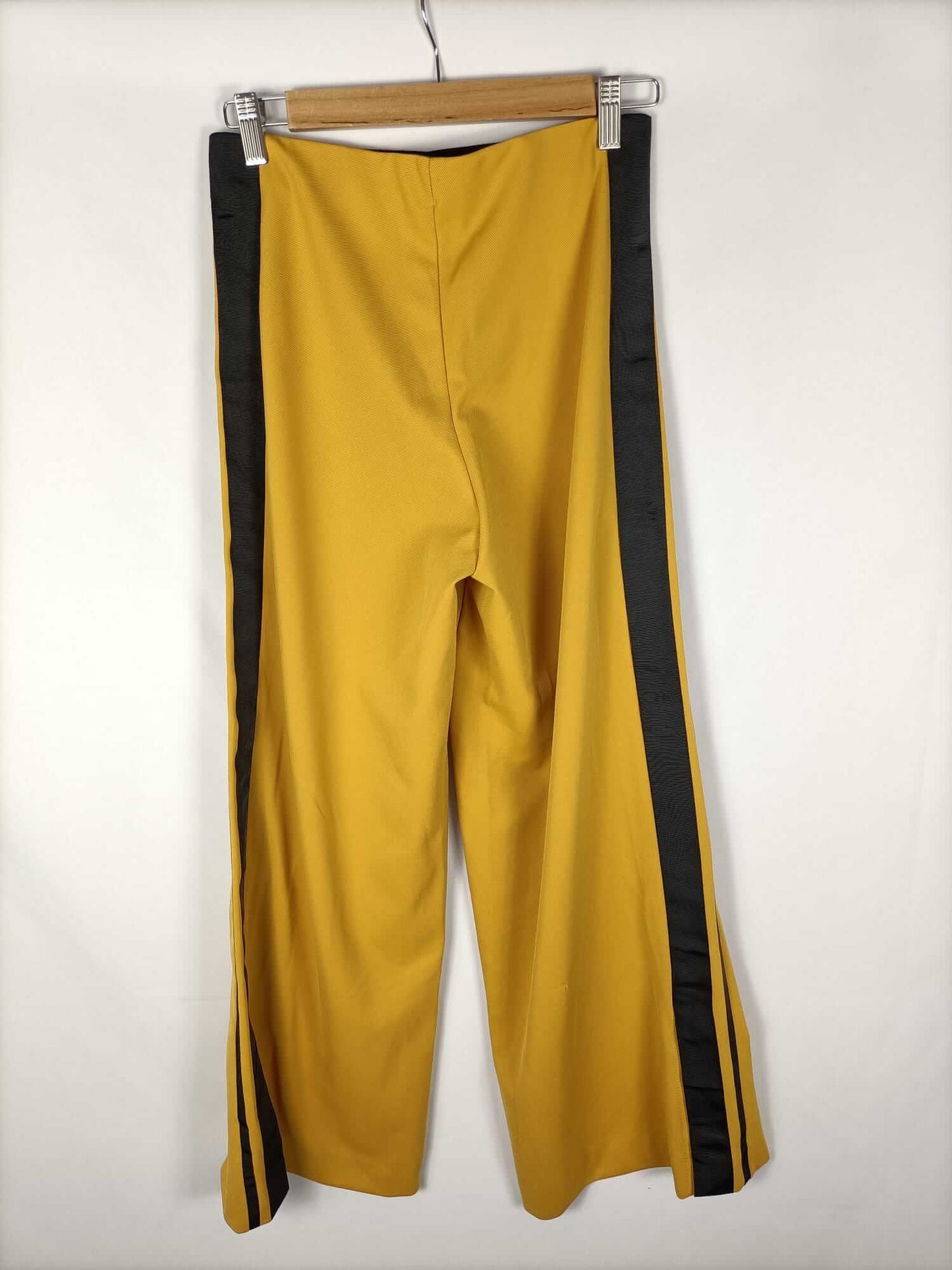 ZARA. Pantalón palazzo amarillo T.s