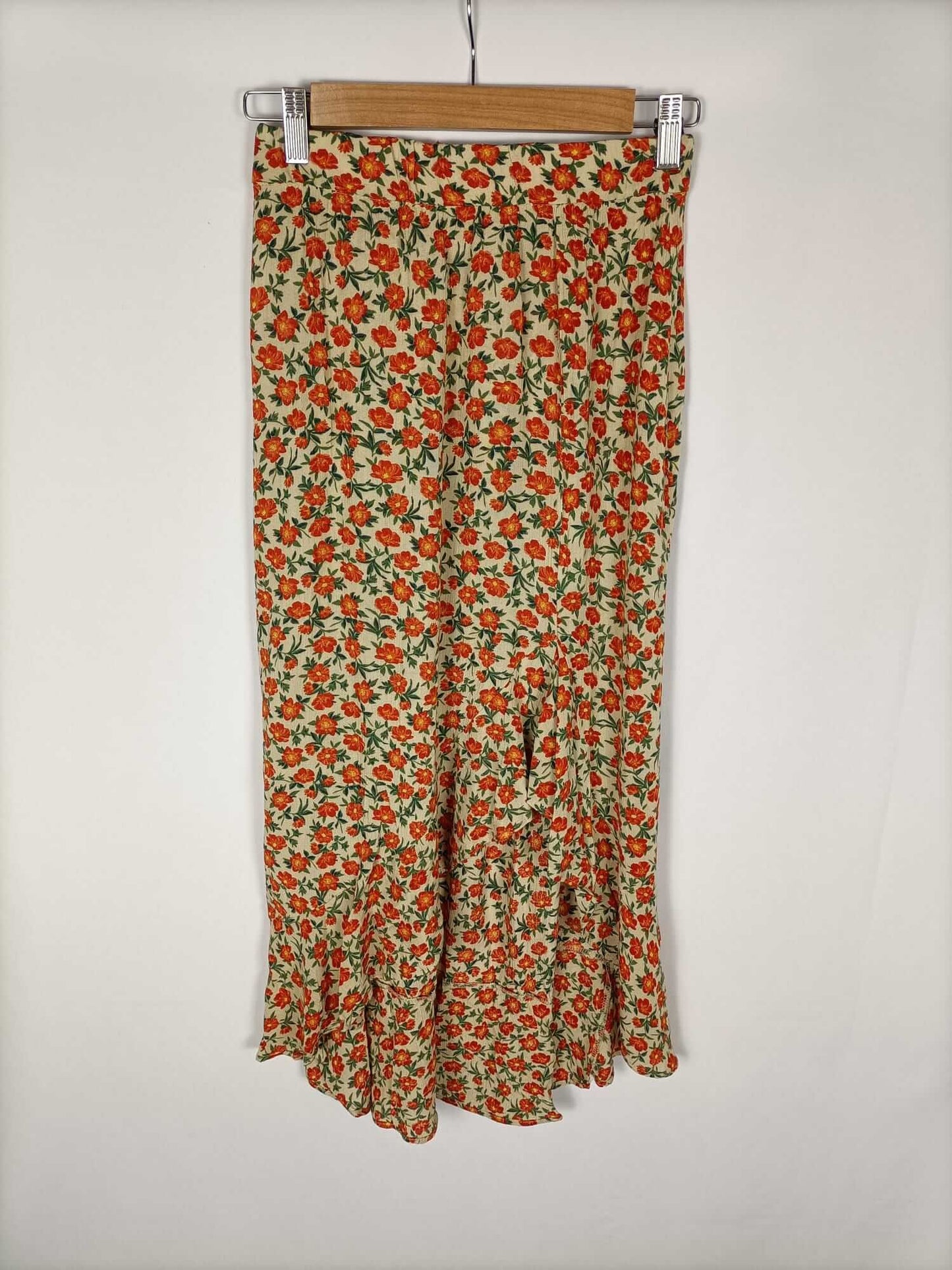 PULL&amp;BEAR. Beige linen skirt with flowers Tm
