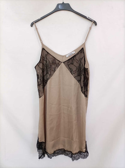 PULL&BEAR.Vestido beige lencero T.L