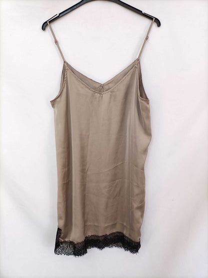 PULL&BEAR.Vestido beige lencero T.L