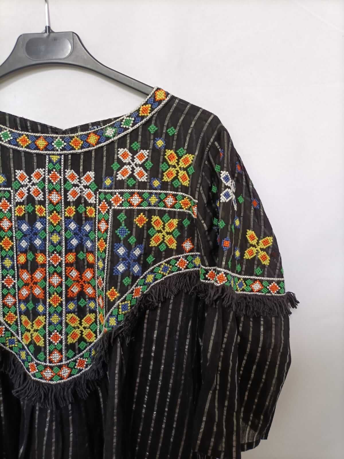 ZARA. Black embroidered blouse S.XL