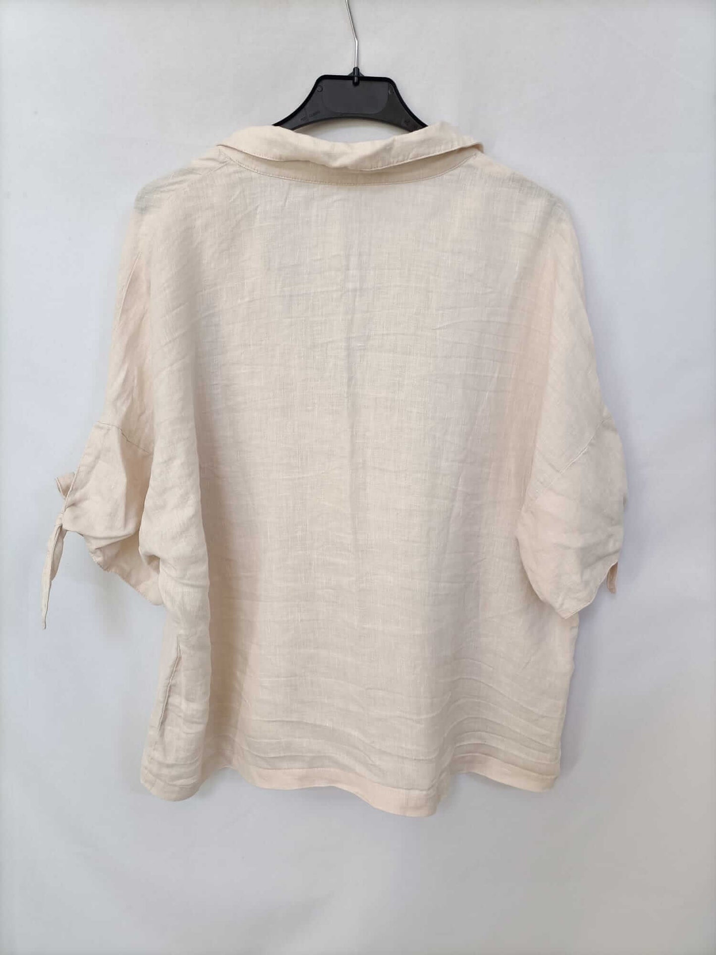 MANGO.Blusa beige T.L