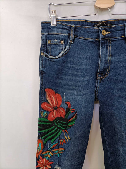 ZARA.Jeans bordados T.38