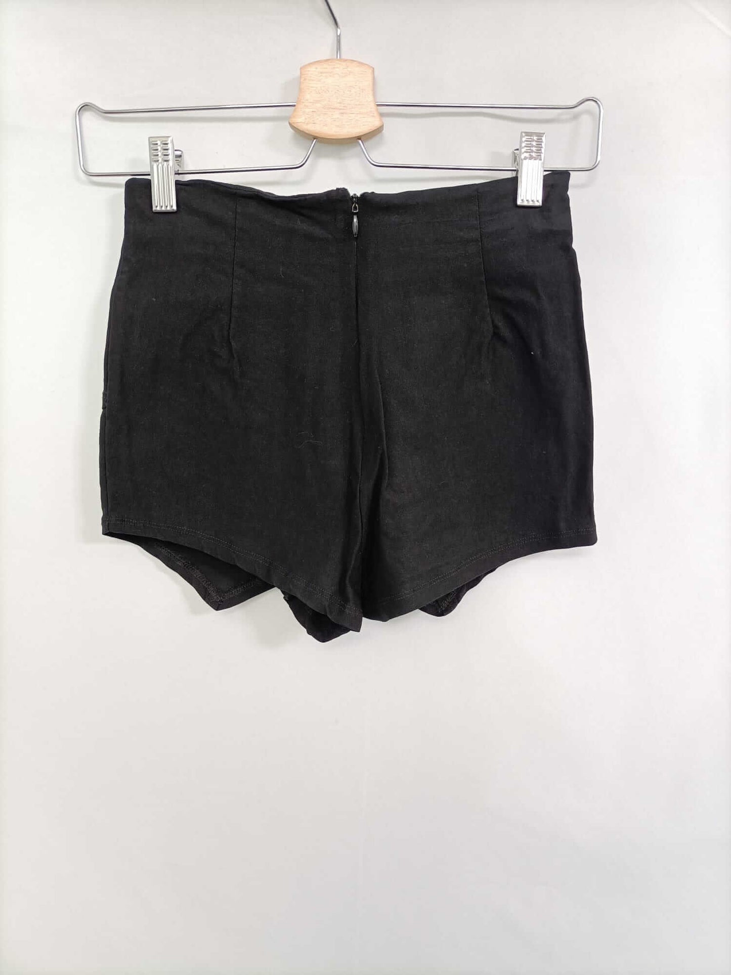 SHEIN. Shorts licra negro T.s