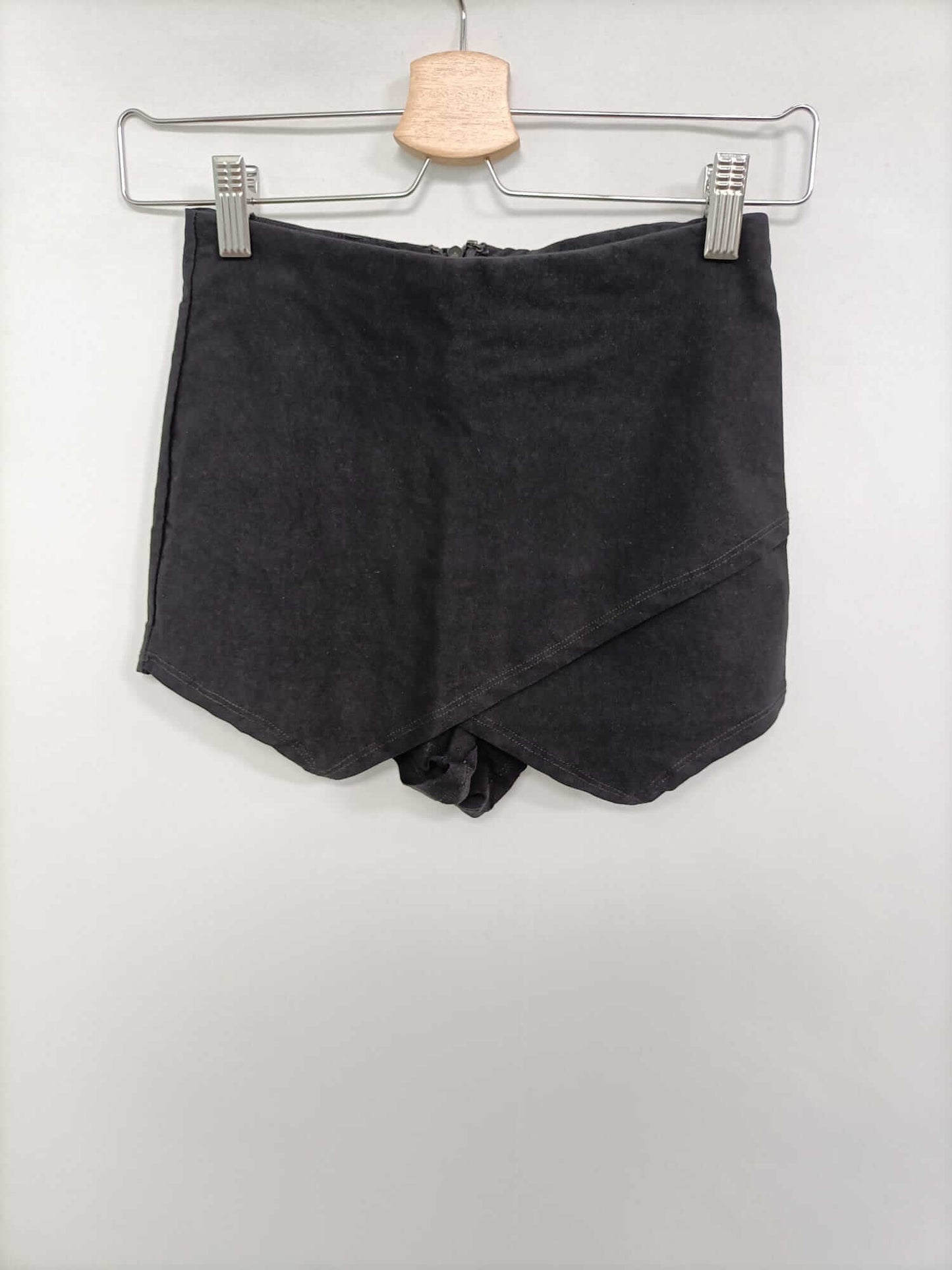 SHEIN. Shorts licra negro T.s