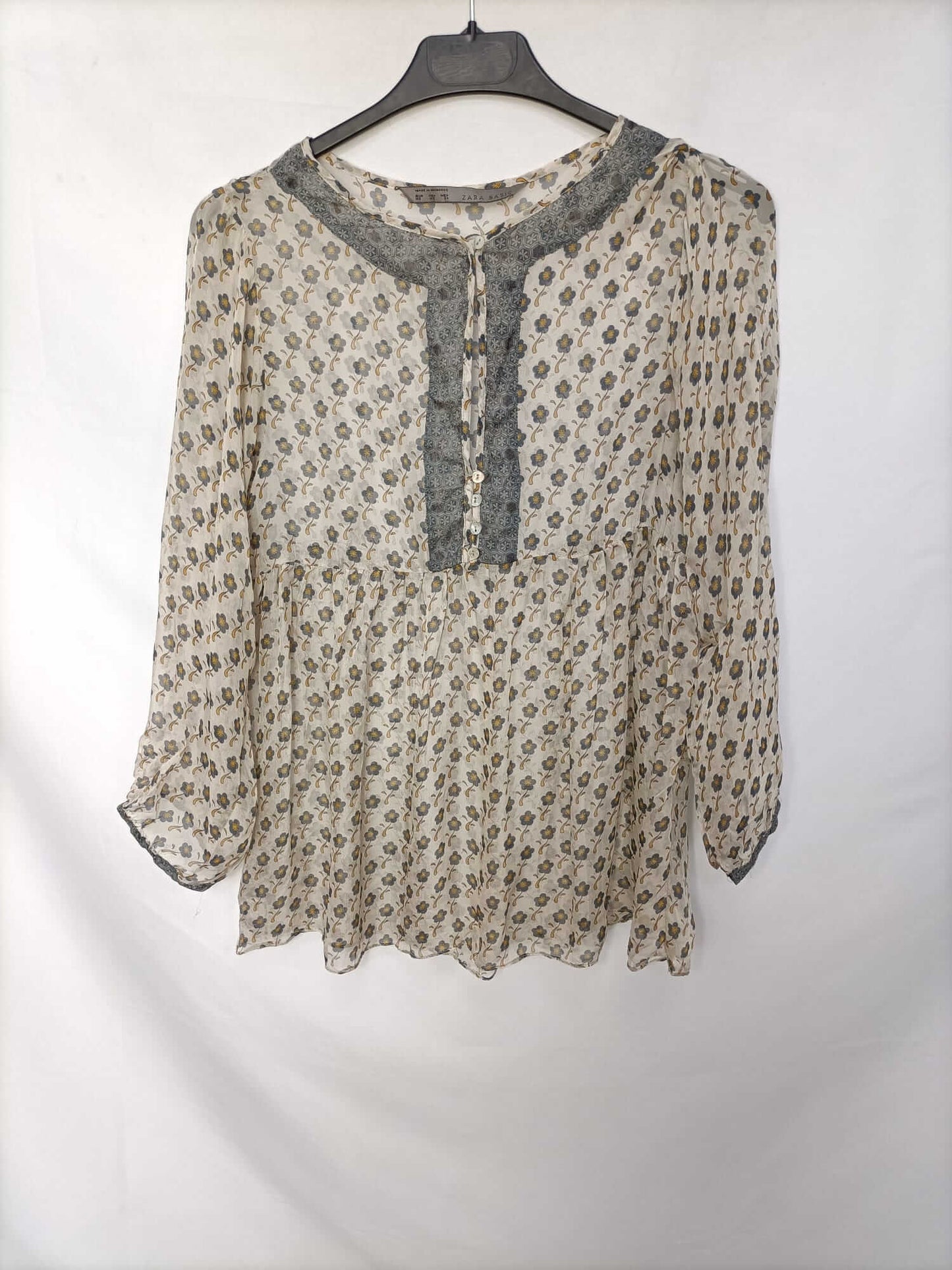 ZARA. Blusa beige flores T.xs