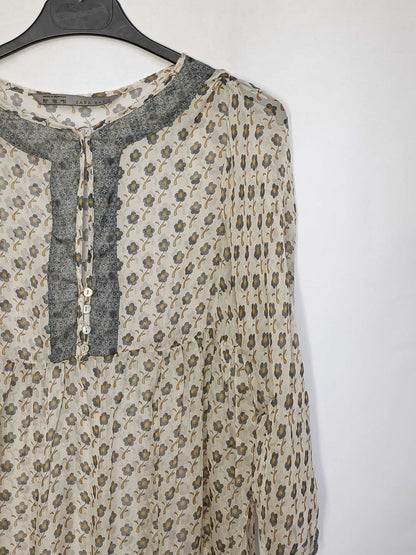 ZARA. Blusa beige flores T.xs