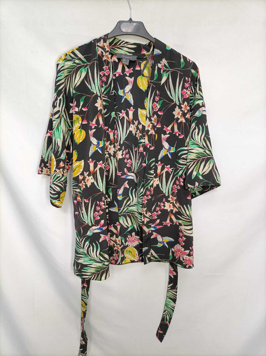 PRIMARK. Black floral blouse/blazer T.34