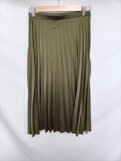 STRADIVARIUS. Green Pleated Ts Skirt
