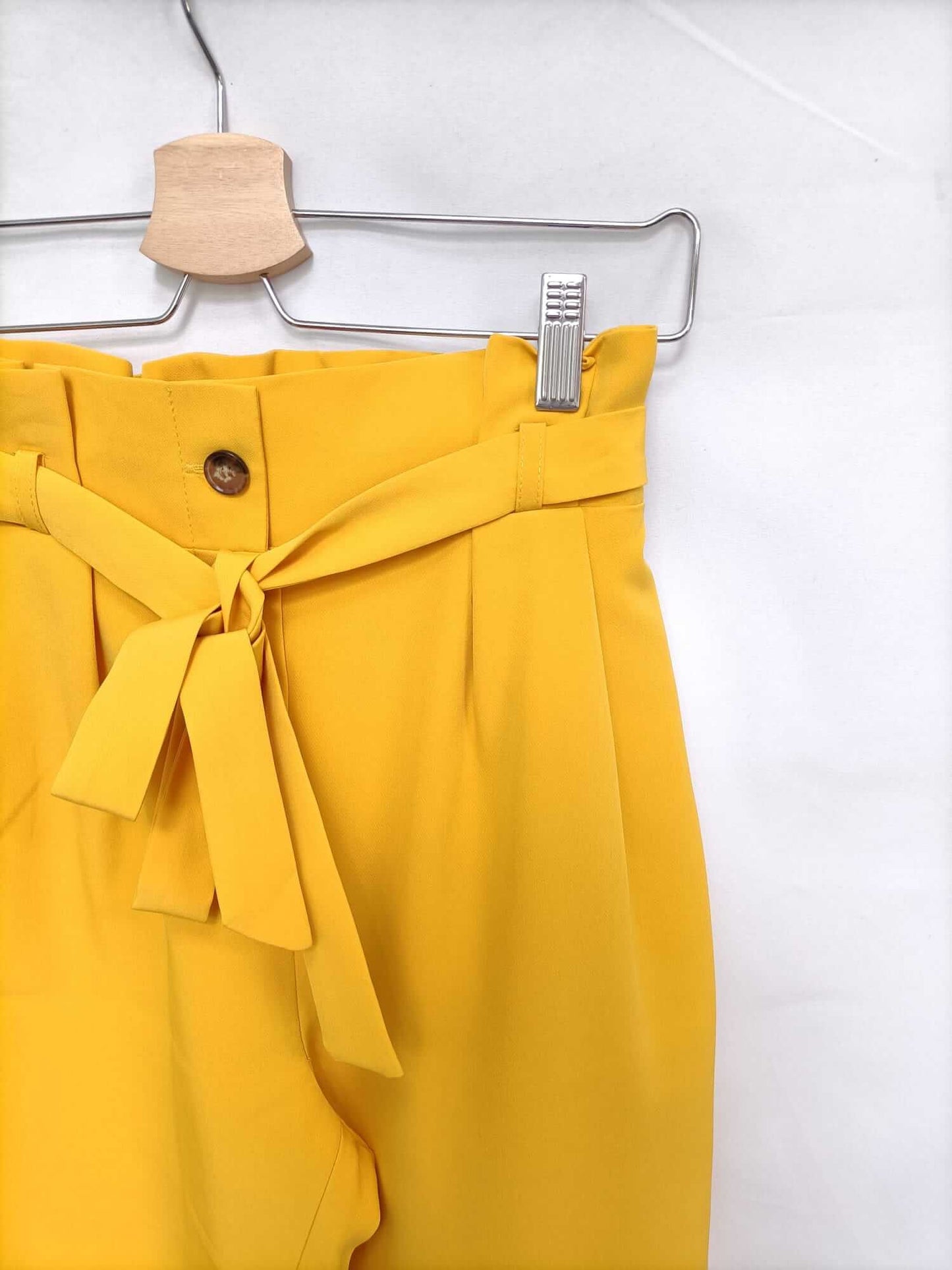 PRIMARK. Pantalón fluido amarillo T.32