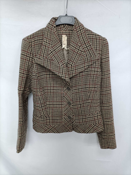 WHITE. Houndstooth jacket size 36