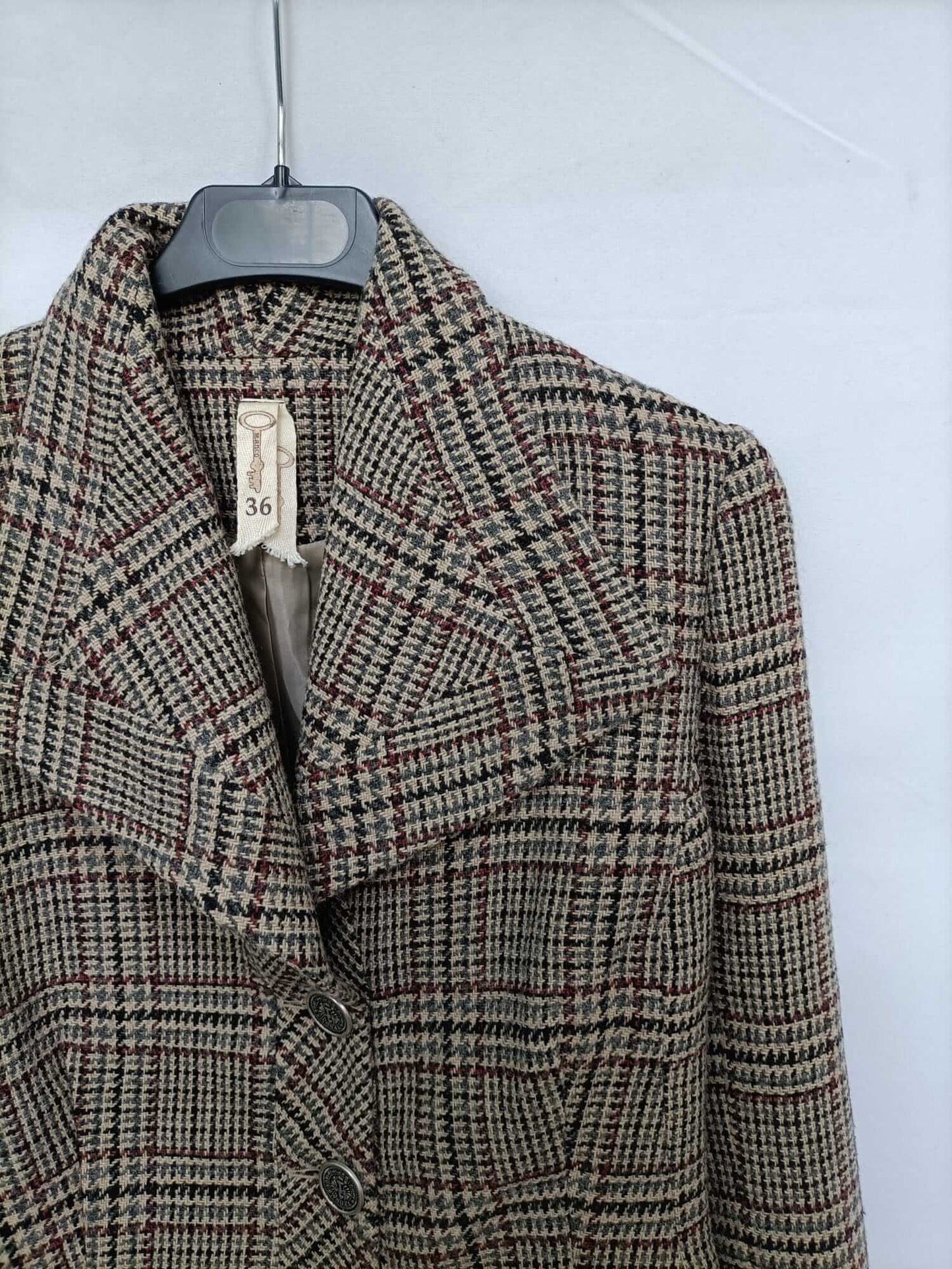 WHITE. Houndstooth jacket size 36