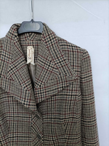 WHITE. Houndstooth jacket size 36