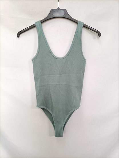 ZARA.Body verde agua T.M/L