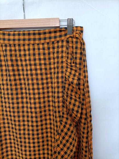 ZARA. Checkered midi skirt with ruffle Tm