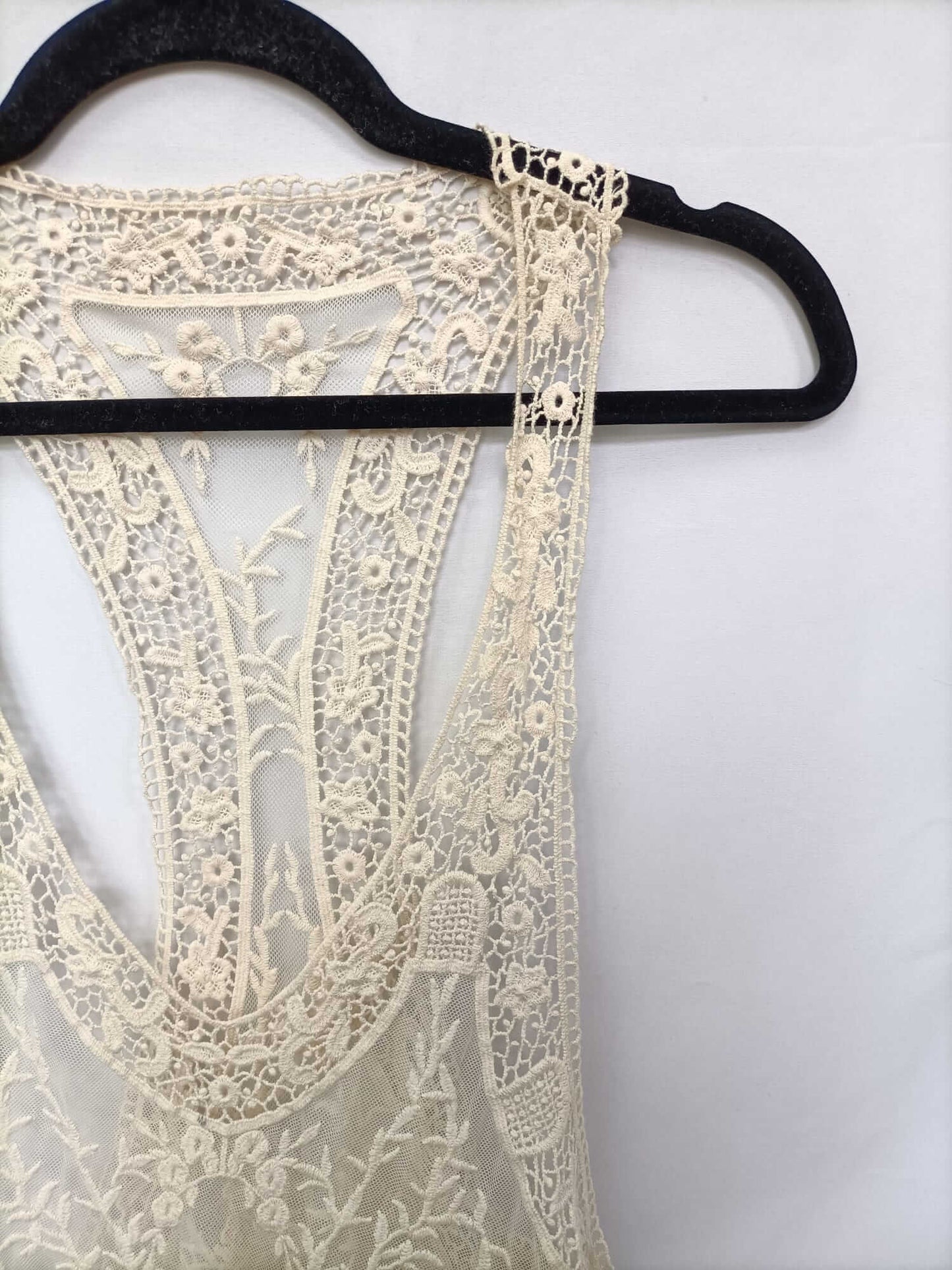 OTHERS. Beige open lace top TU (m)