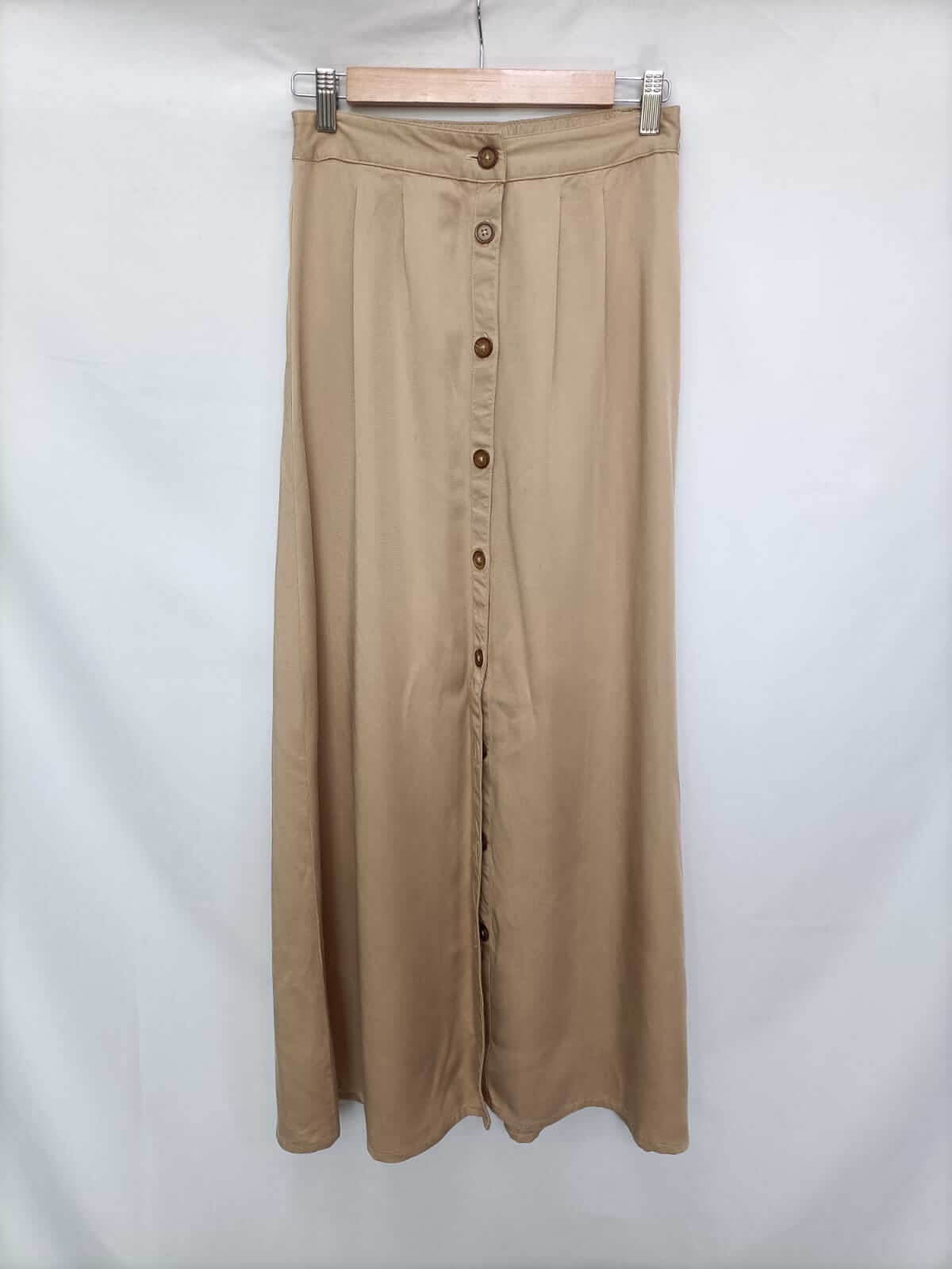 VILA.Falda larga beige abotonada T.34