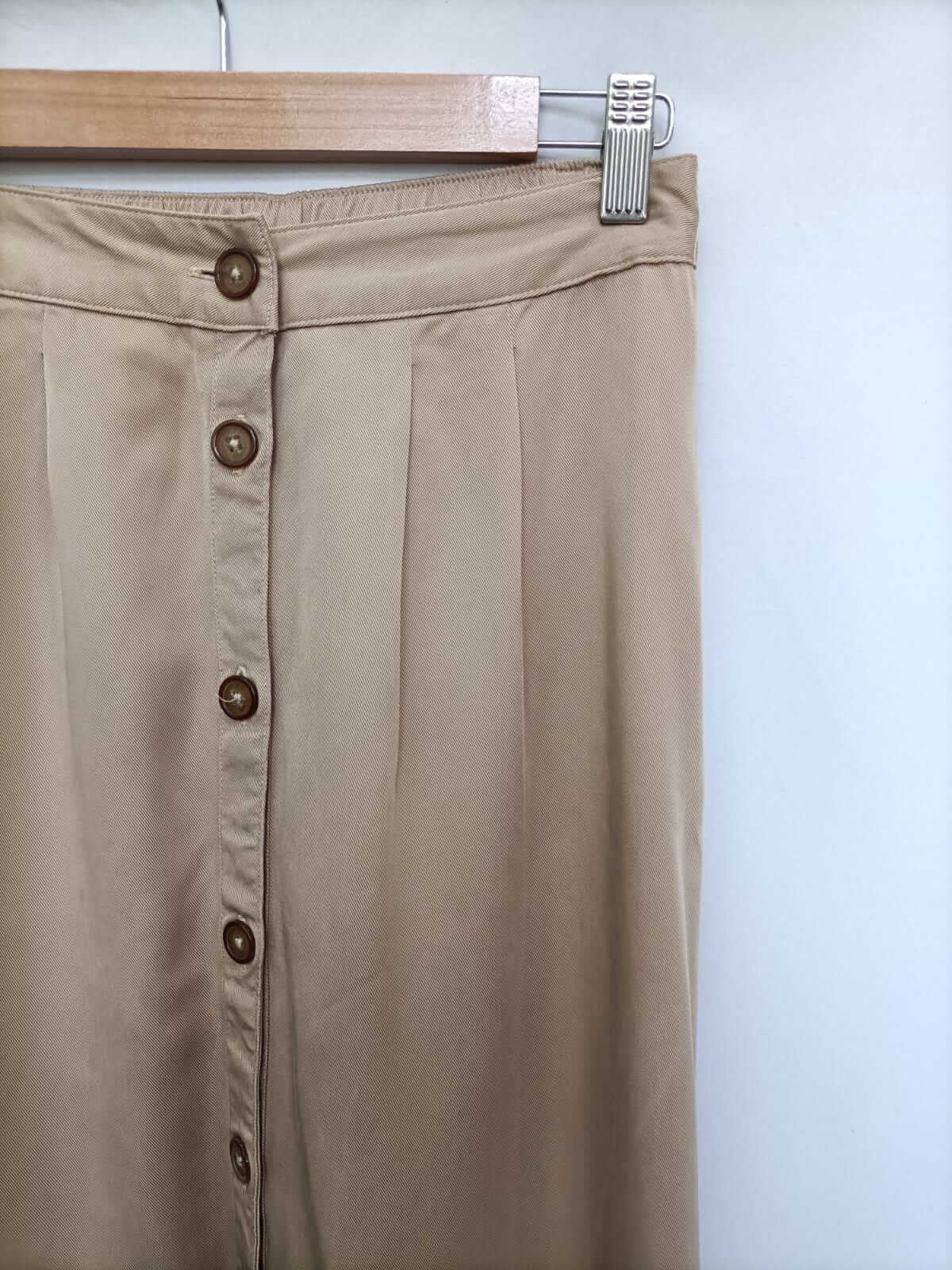 VILA.Falda larga beige abotonada T.34