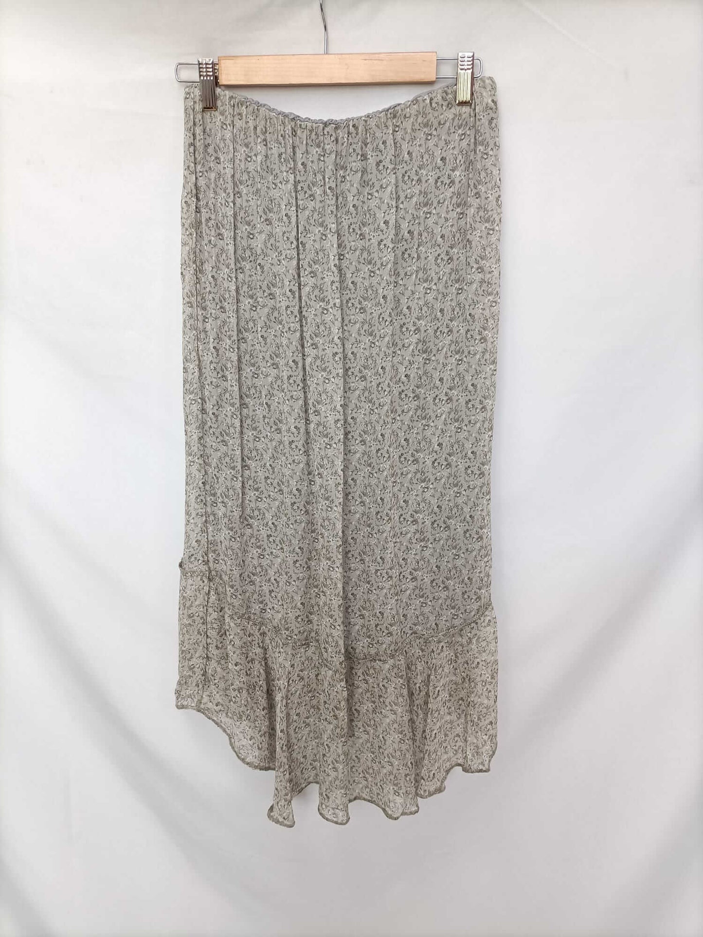 THAT OR THAT. Gray floral midi skirt Ts