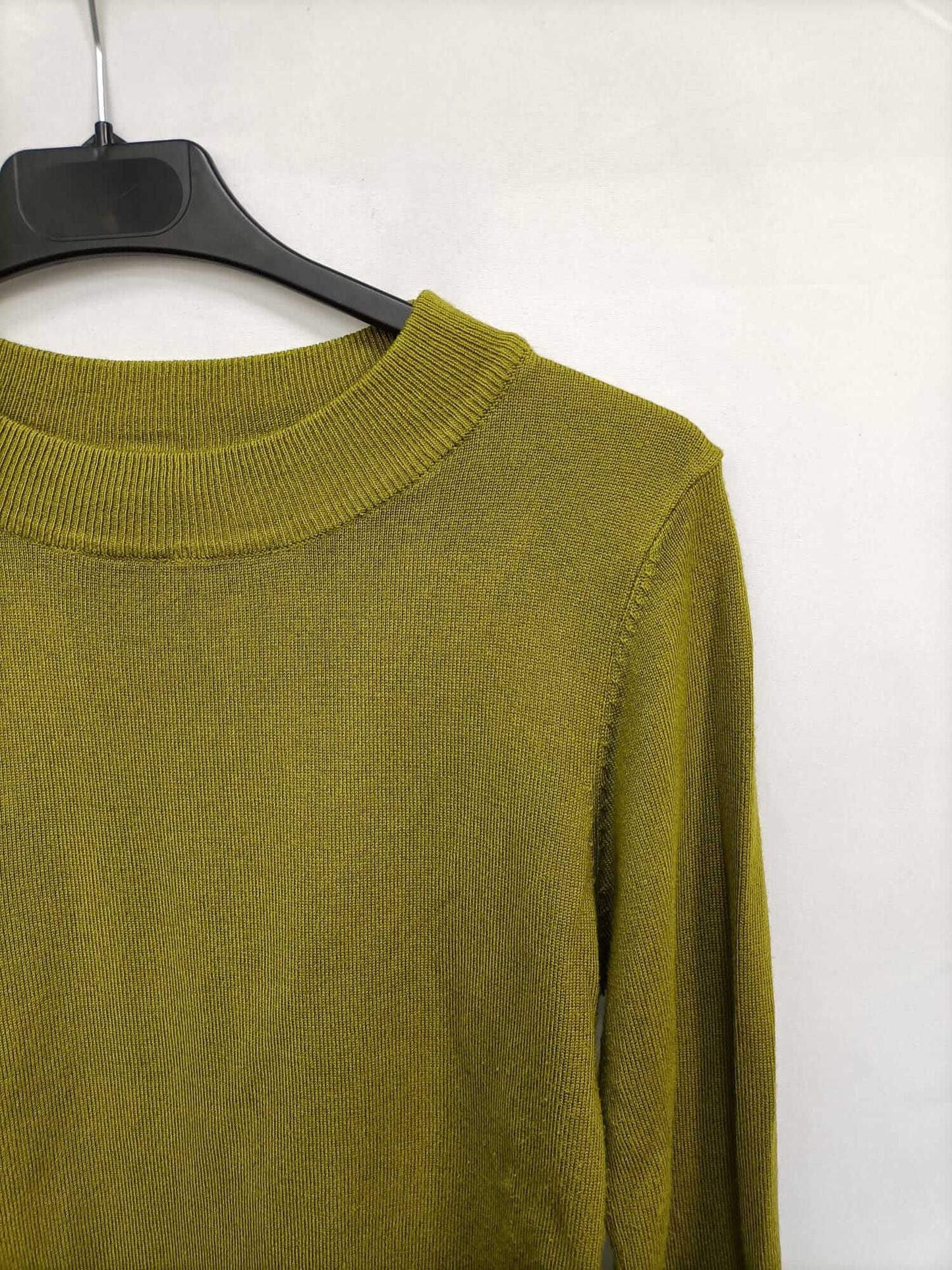 STRADIVARIUS. Pistachio green Ts sweater