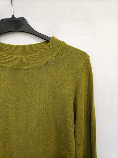 STRADIVARIUS. Pistachio green Ts sweater