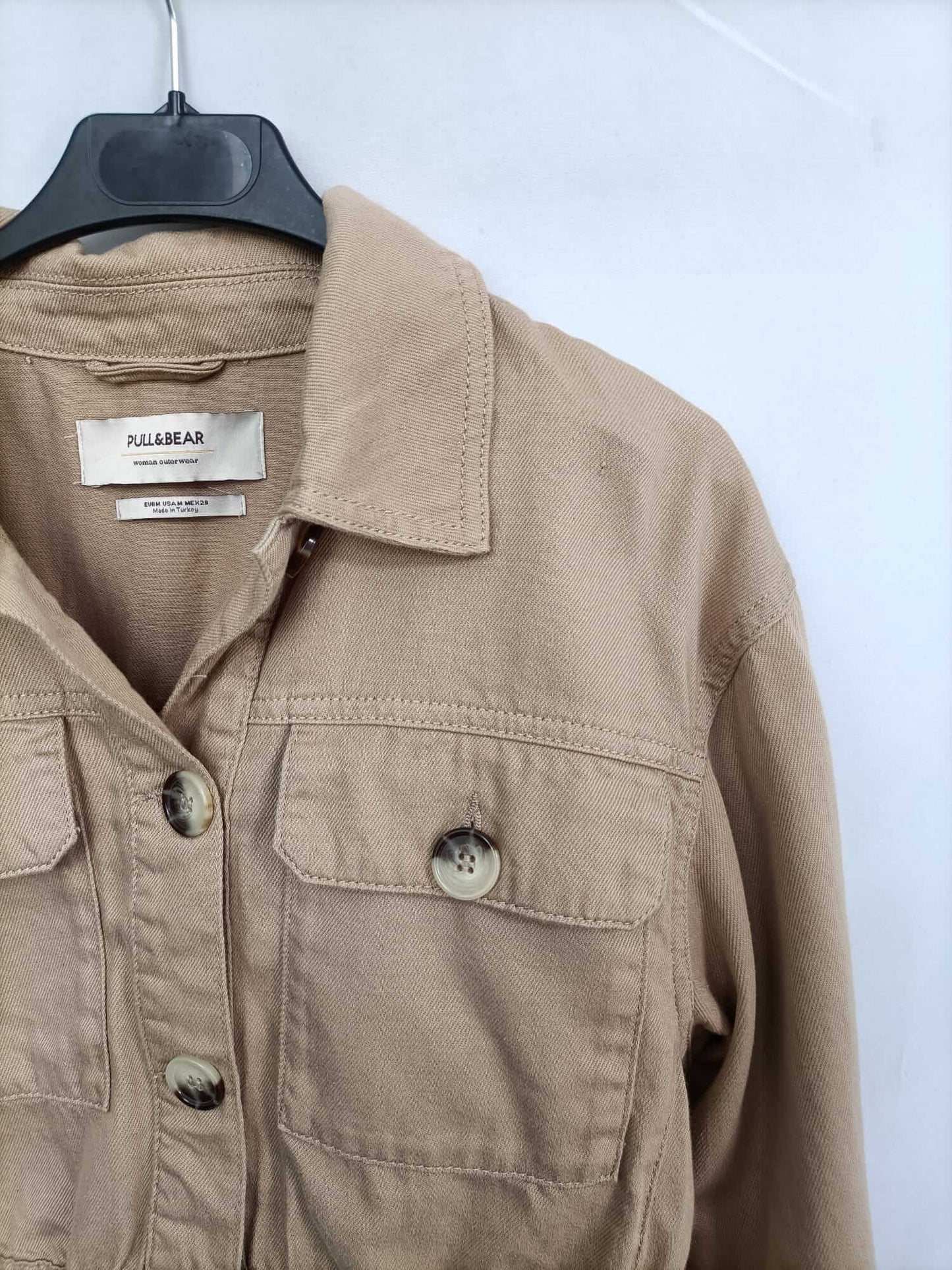 PULL&BEAR. Cazadora beige cortita T.m