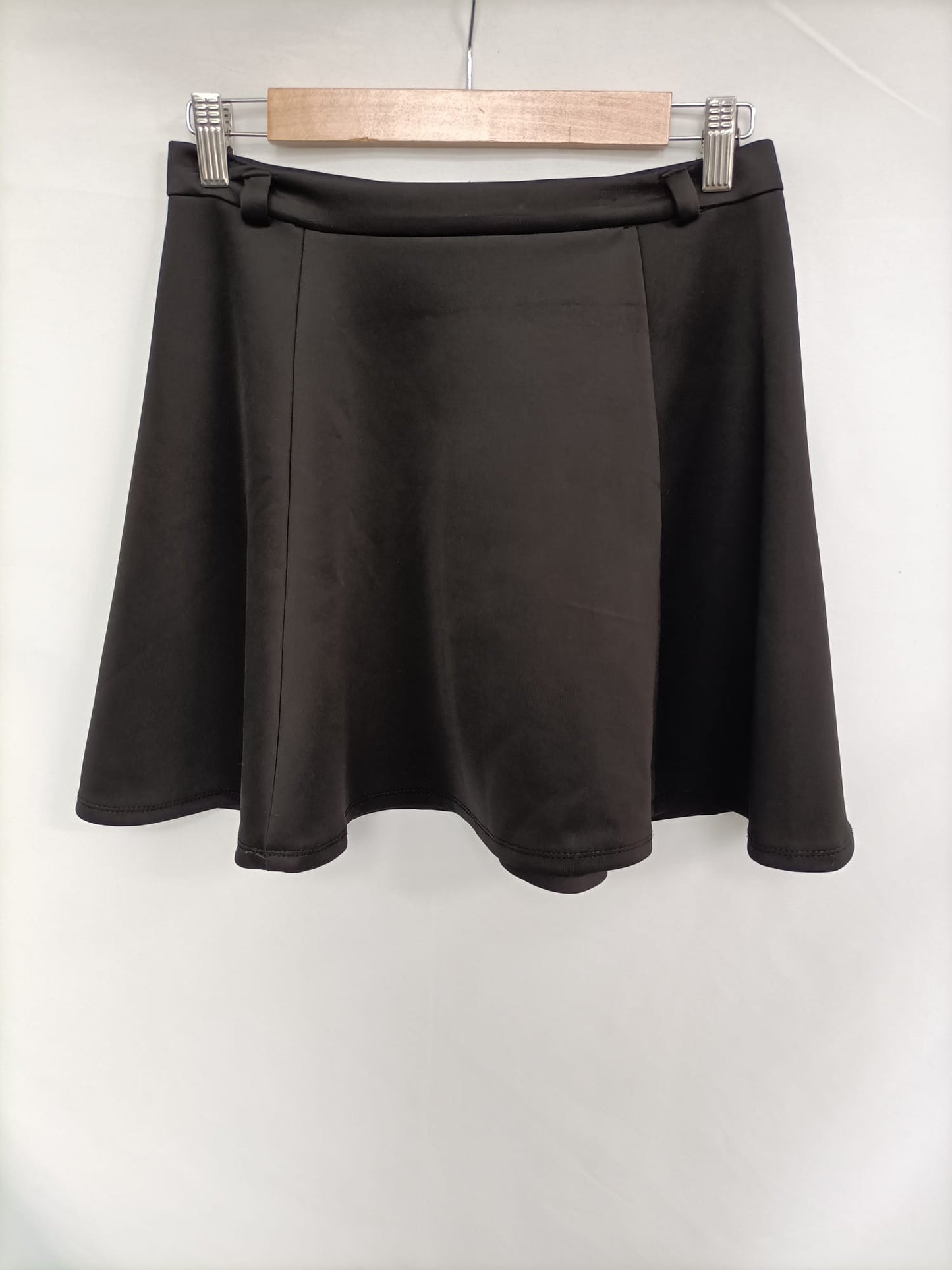 STRADIVARIUS. Falda negra neopreno T.m