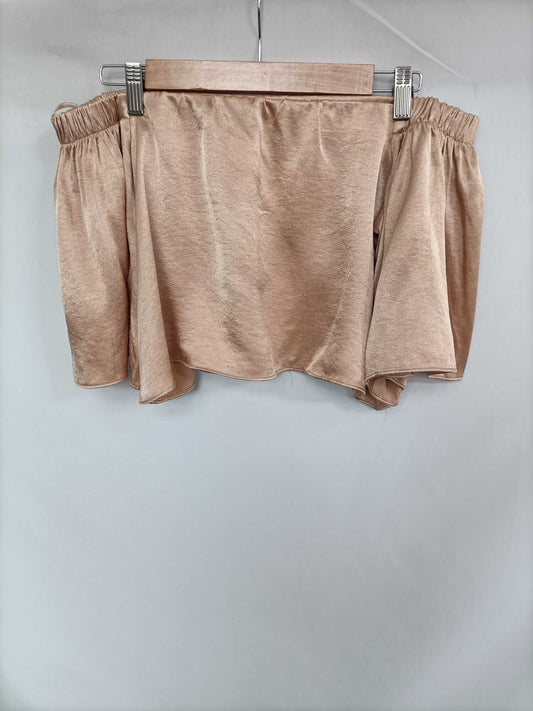 BERSHKA. Top rosa satinado T.m