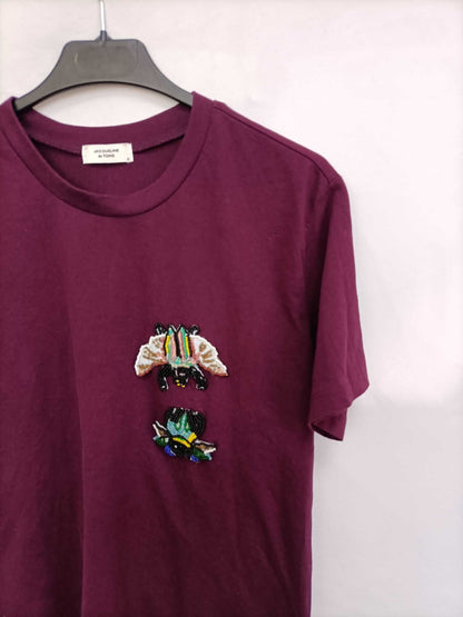 JAQUELINE DE YONG.  Camiseta burdeos abalorios T.s