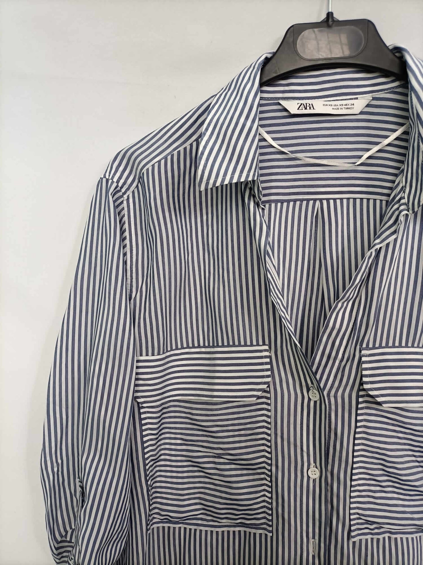 ZARA. Blusa fluida rayas T.xs