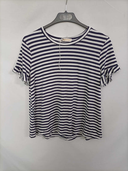VALENTINA. Camiseta rayas azul y blanca volantes T.s