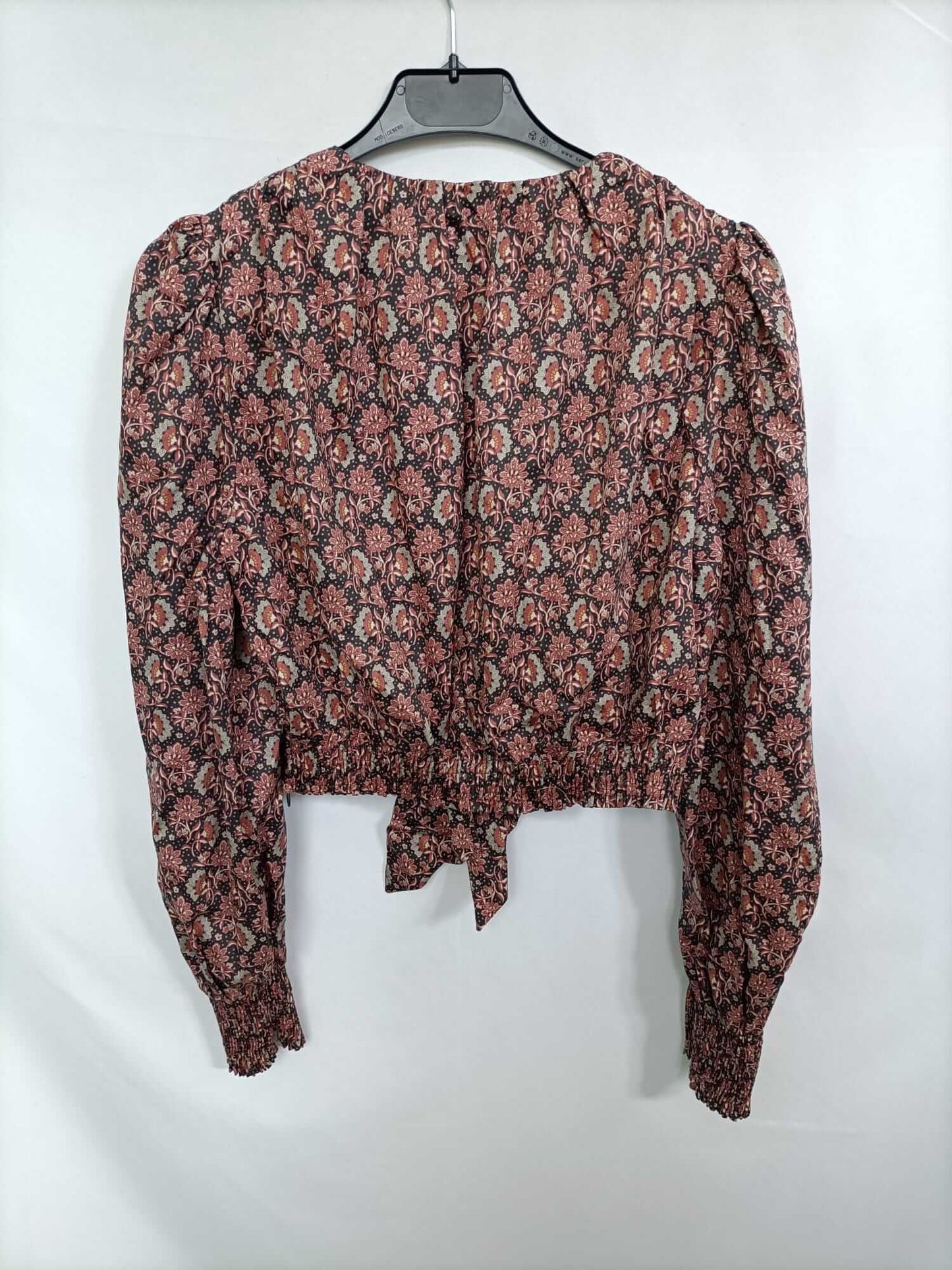 ZARA. Top negro flores T.s