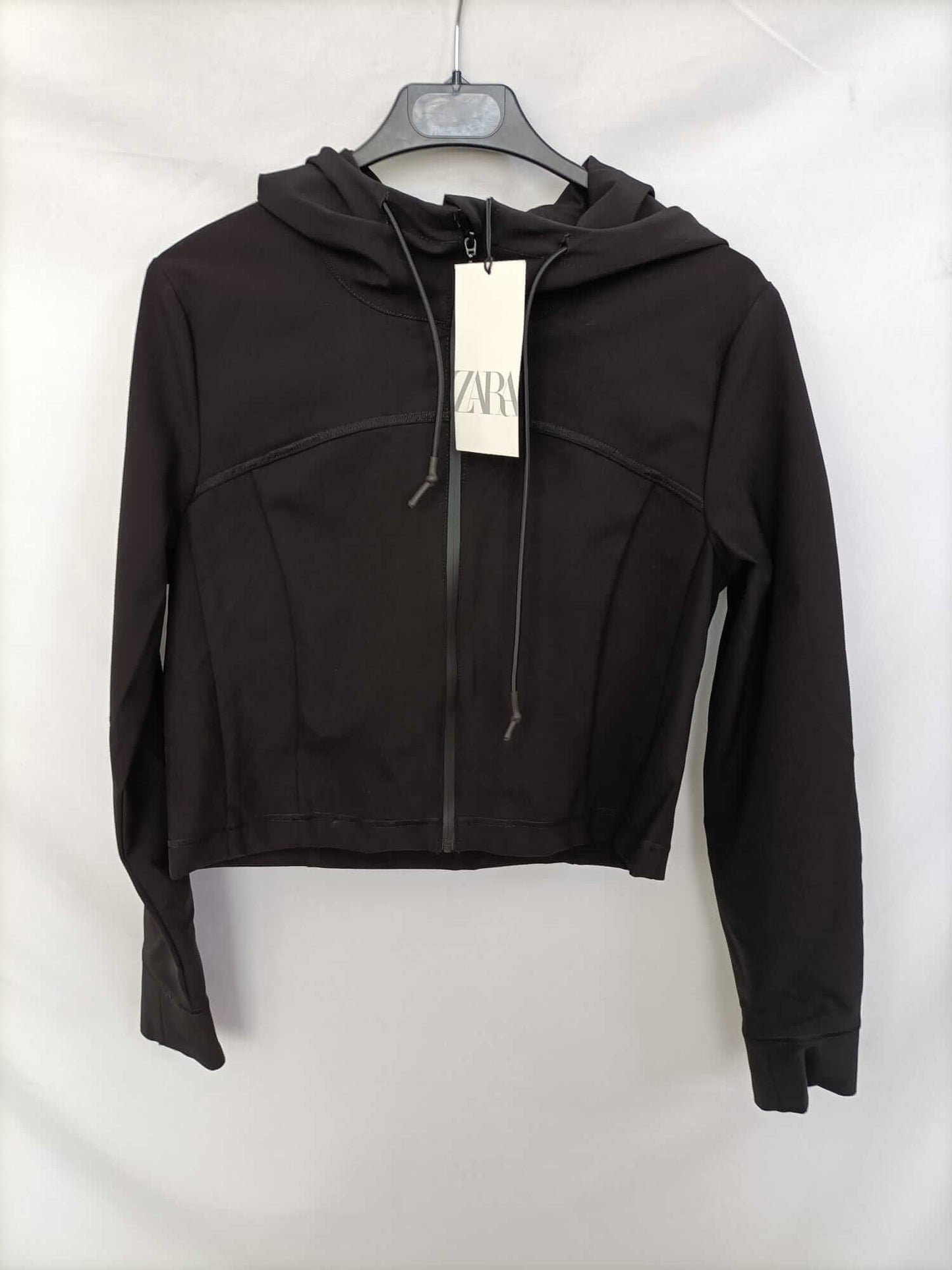 ZARA. Chaqueta negra deportiva T.m