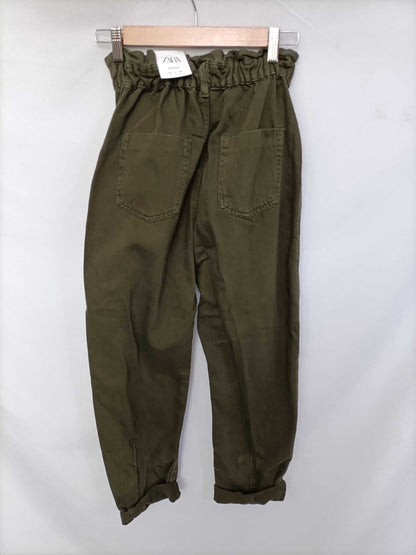 ZARA. Pantalón baggy verde T.34