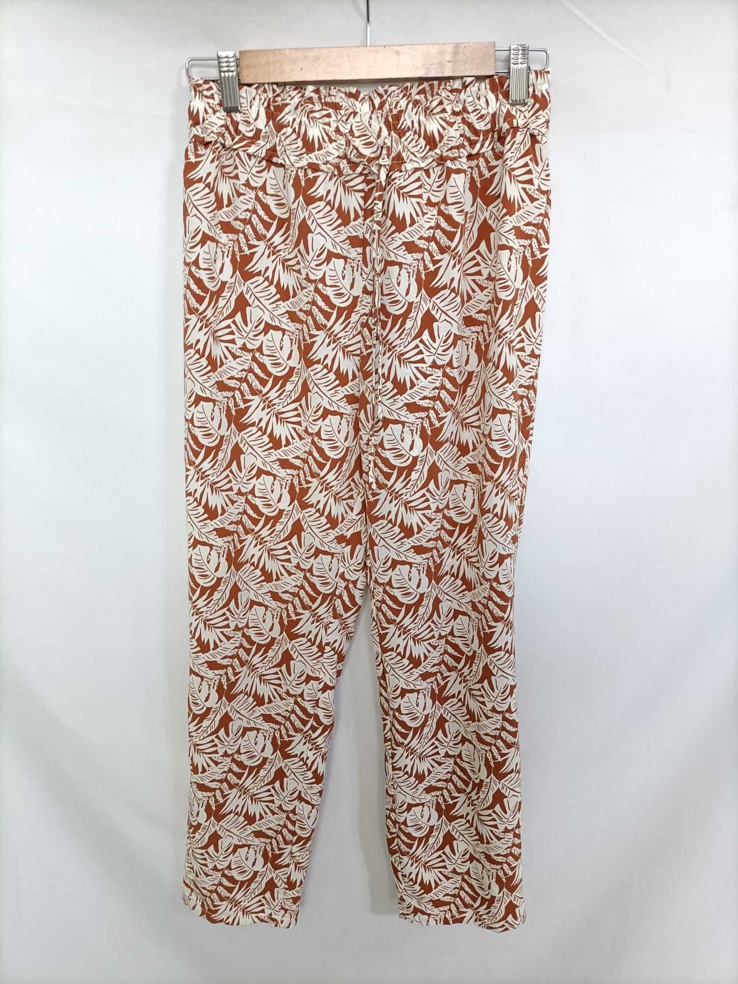 LOVE M. pantalón fluido marrón flores blancas T.s