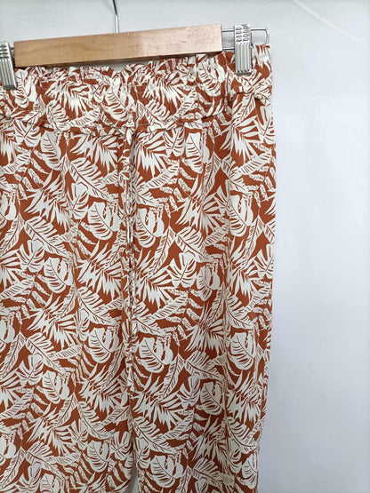 LOVE M. pantalón fluido marrón flores blancas T.s