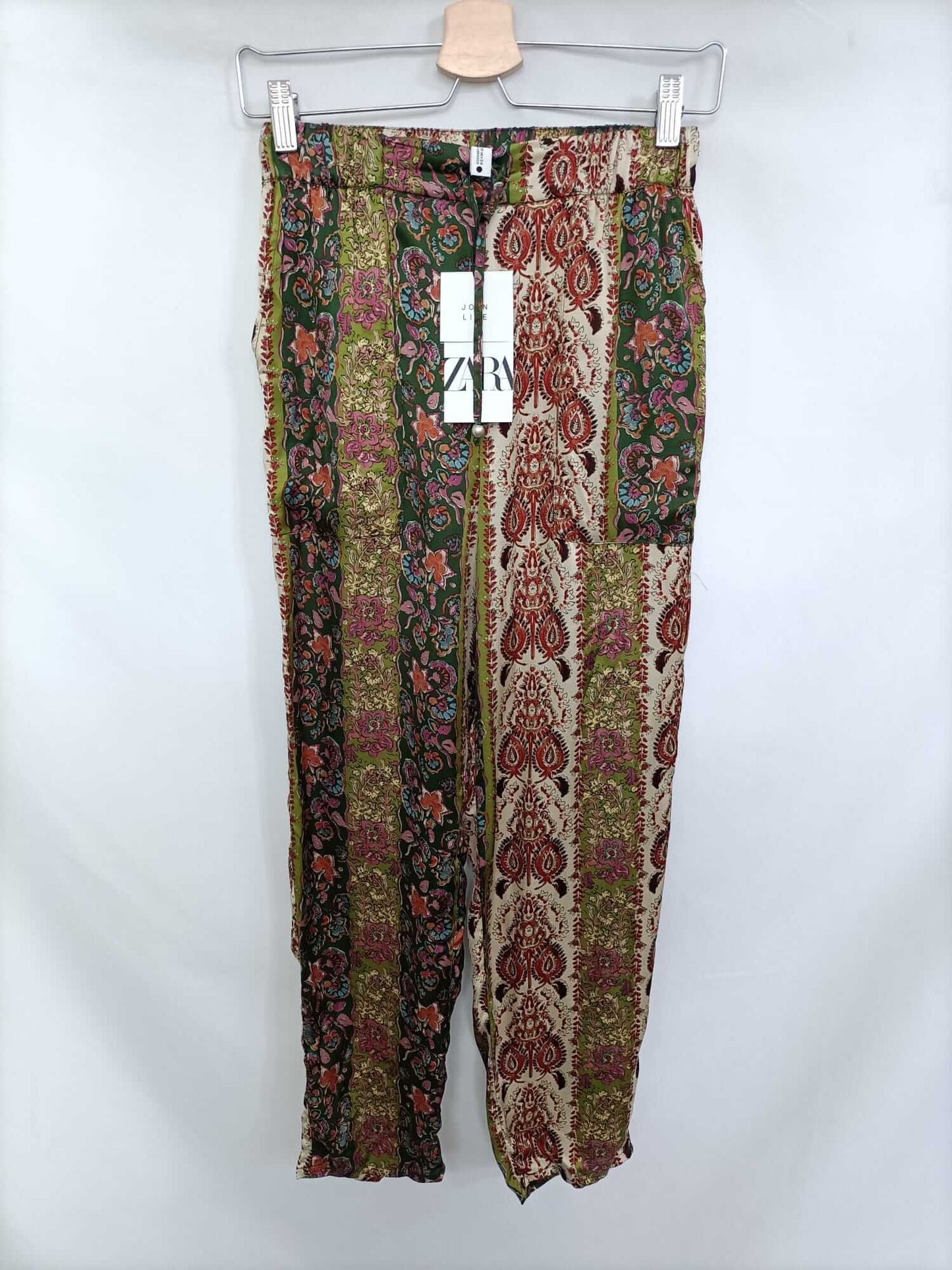 ZARA. Floral print trousers T.xs