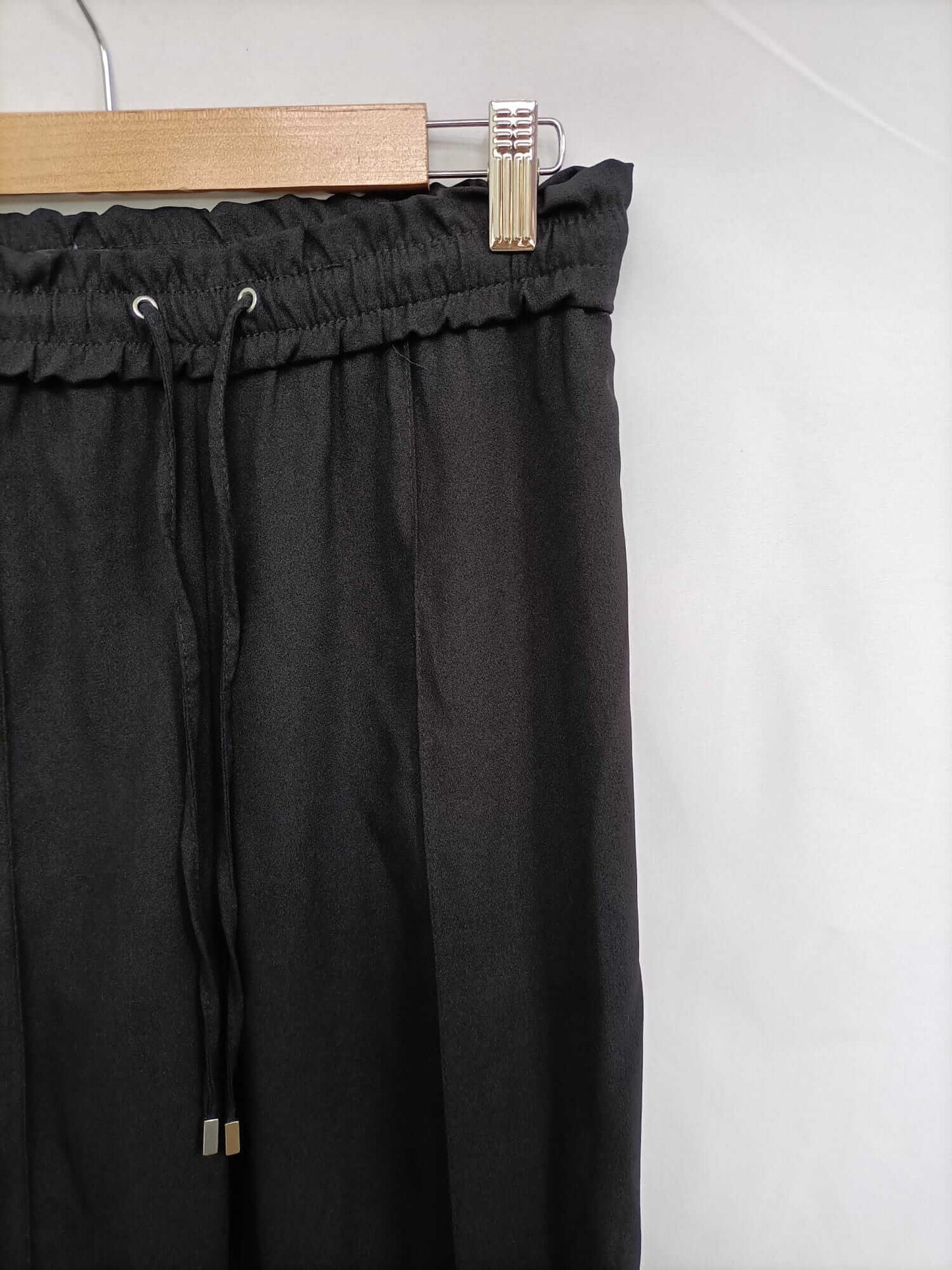 ZARA. Pantalón negro fluido T.xs