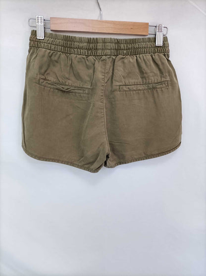 H&M. Shorts verdes fluidos T.34