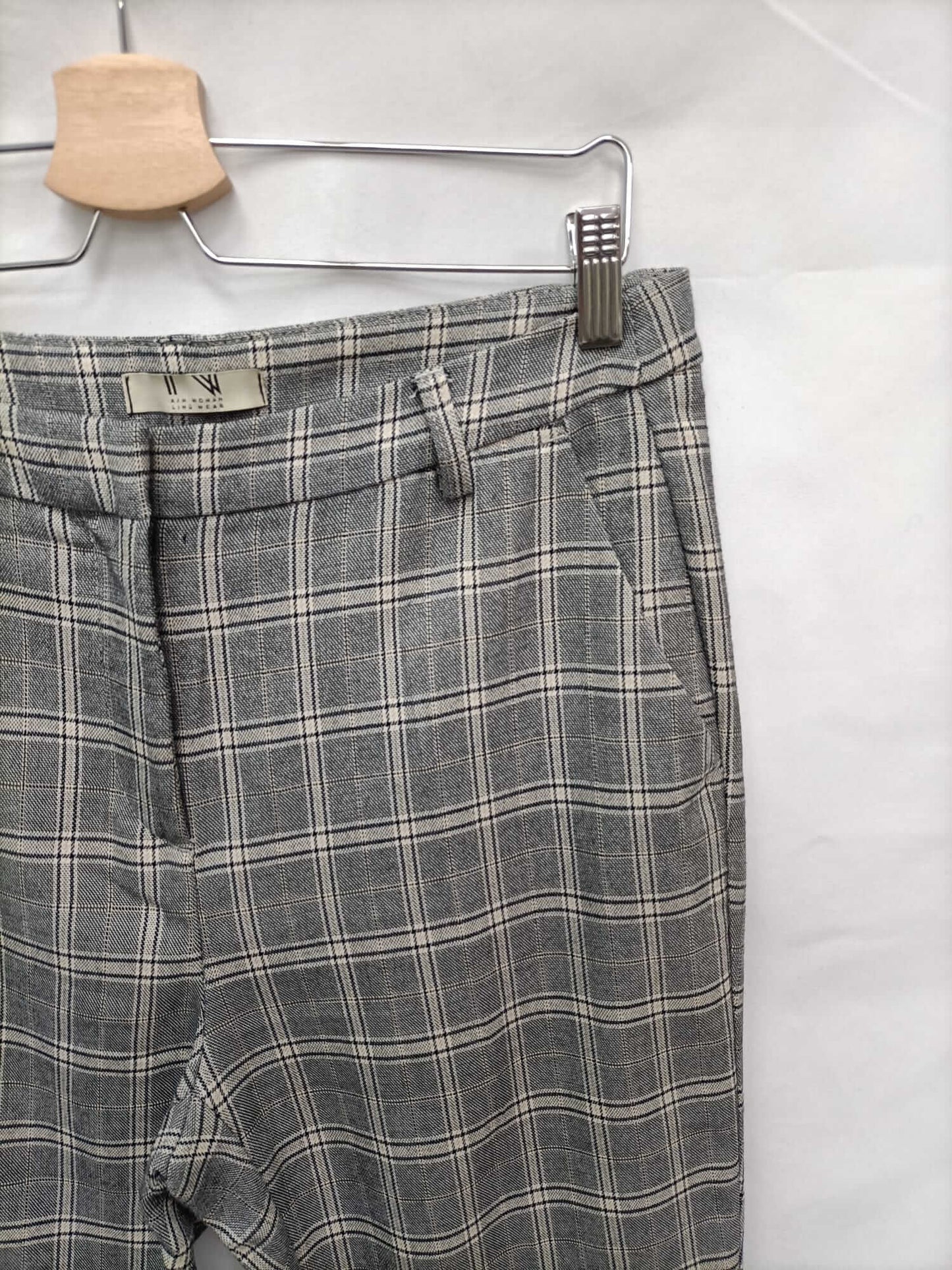 LINU.Pantalones grises T.42